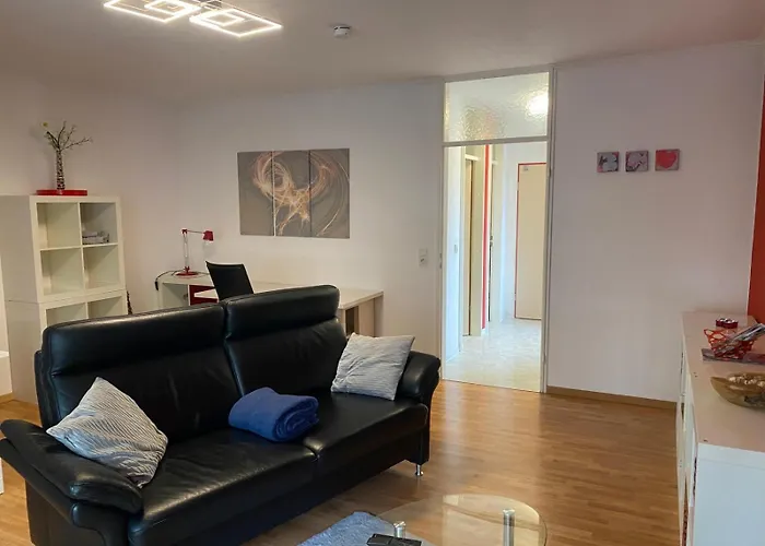 Zwei Zimmer Appartment mit Balkon und Stellplatz voll möbliert