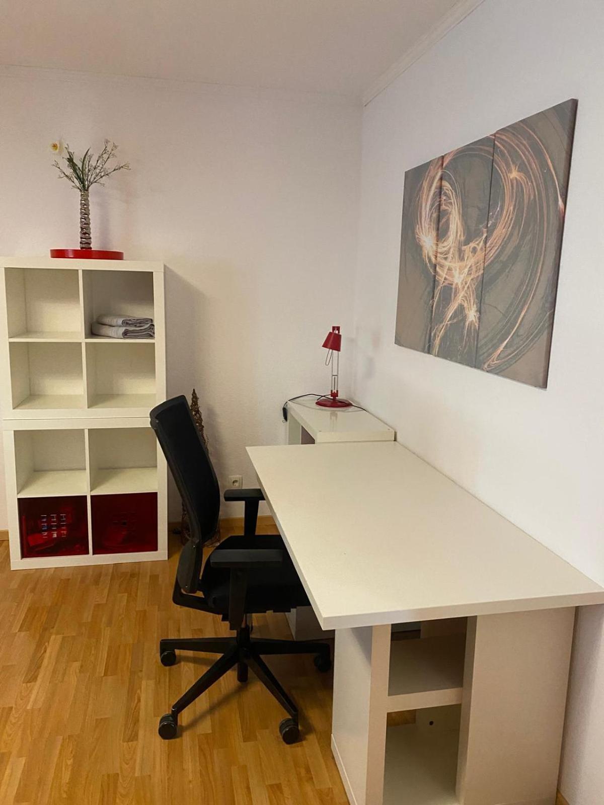Apartment Zwei Mit Balkon Und Stellplatz Voll Möbliert